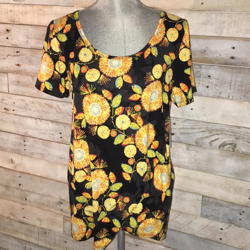 NWT L Lularoe Classic T